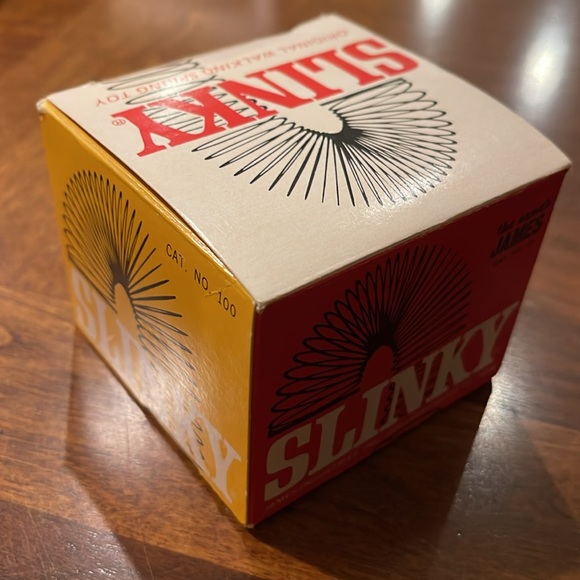 VINTAGE JAMES INDUSTRIES, INC SILVER SLINKY TOY WITH ORIGINAL BOX - CLASSIC! - Picture 12 of 12